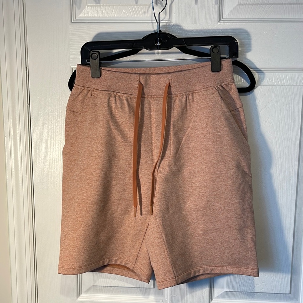 Lulu lemon peach shorts with zipper back pocket